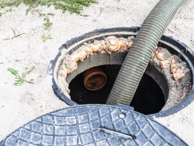 A four-inch suction pipe inserted into a home septic tank, suction of household wastewater. A four-inch suction pipe inserted into a home septic tank, suction of household wastewater.